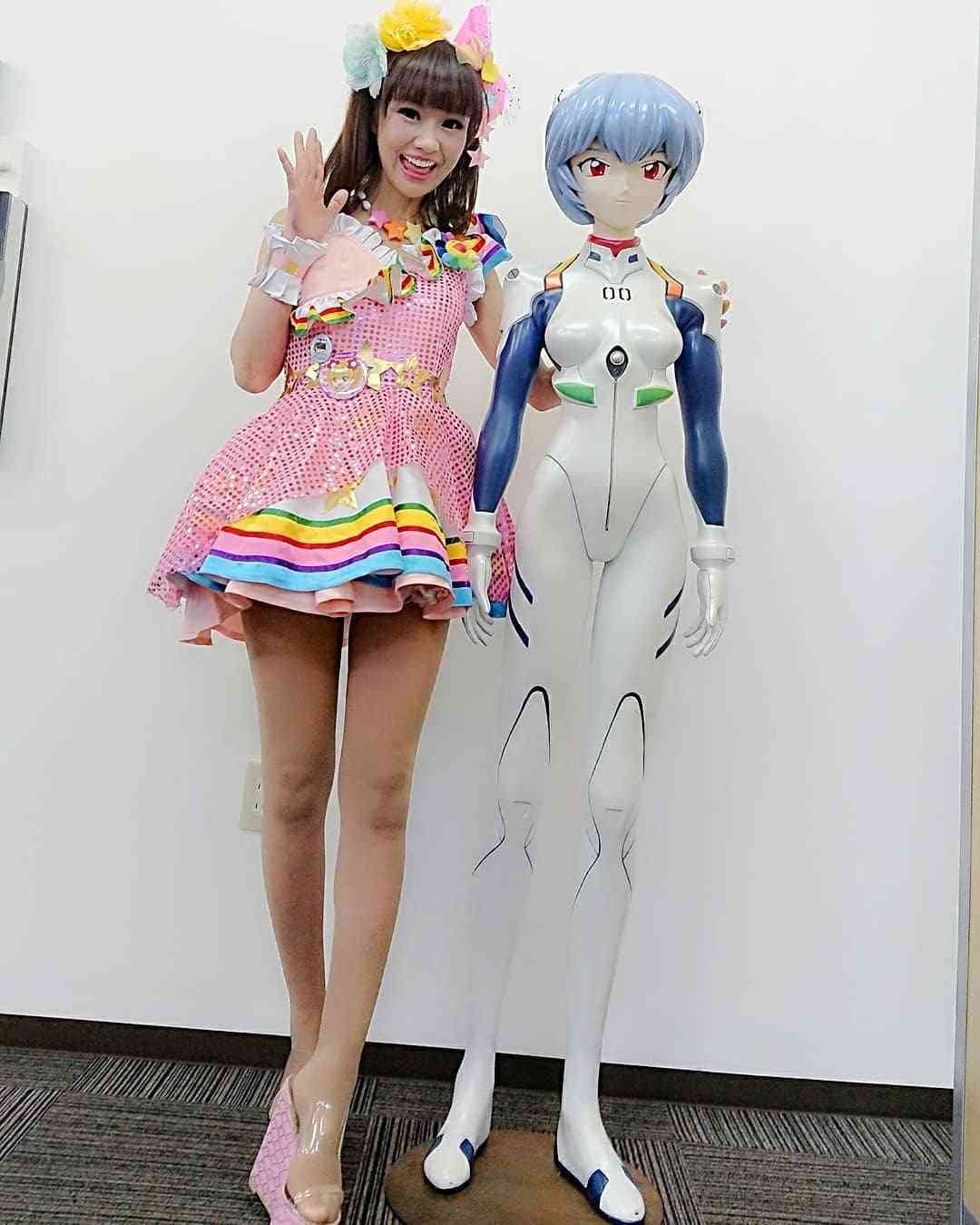 かつみ・さゆりのさゆり“スタイル抜群”セーラー服姿