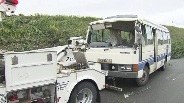 小学校の児童18人を乗せたマイクロバス 土手から転落 7人けが 福岡 うきは