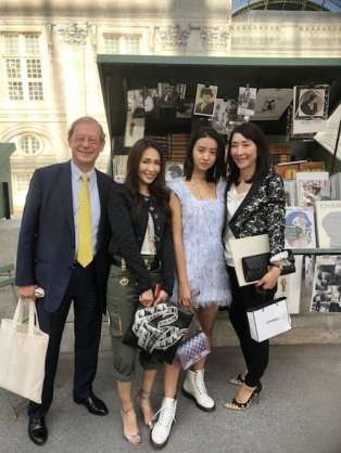 Koki,ミラノコレクションデビュー　美脚際立つ堂々ランウェイ