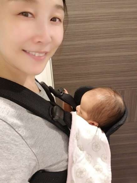 小原正子 首すわってない子を 第3子の抱っこ紐使用が物議に ガールズちゃんねる Girls Channel