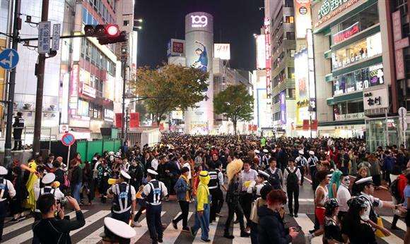 渋谷ハロウィーンで今年も逮捕者 痴漢と窃盗未遂容疑の少年2人