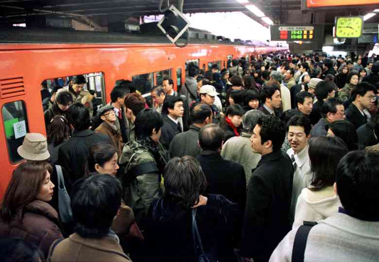 「満員電車に子連れで乗るな!」と怒る人の心理 優遇されている″ように見える″子育て世代に矛先が向きやすい側面も