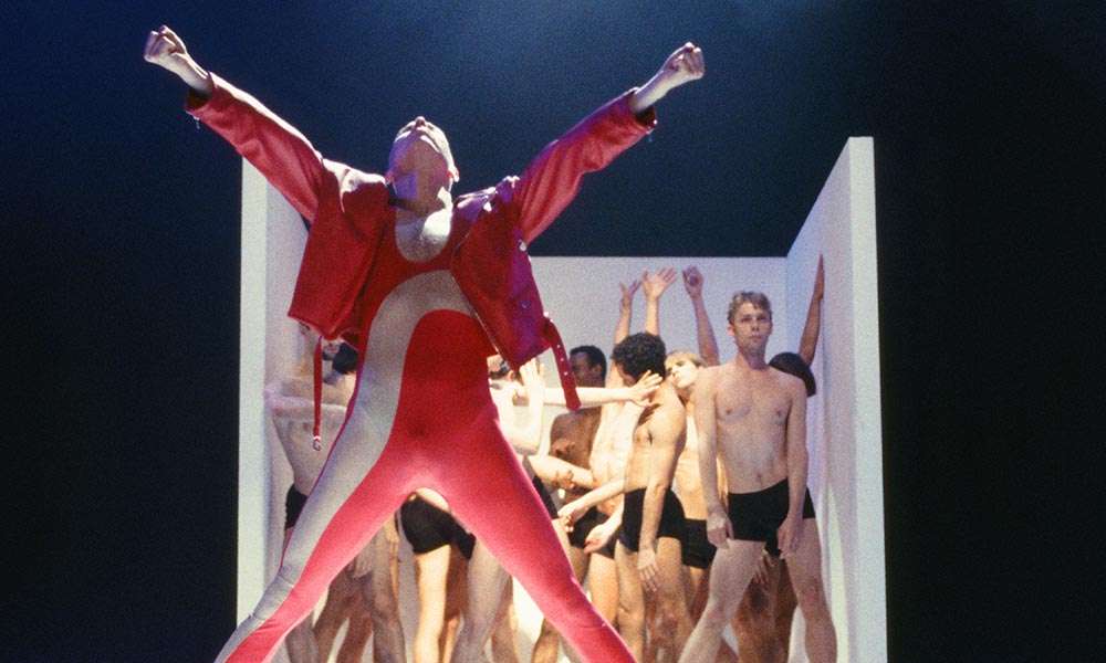 クイーン『Ballet For Life』:ロックバンド、バレエ、ヴェルサーチによるコラボ作品が出来上がるまで