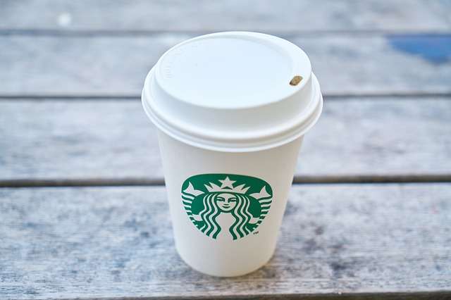 スタバが全店で紙ストローに　来年1月から順次切り替え