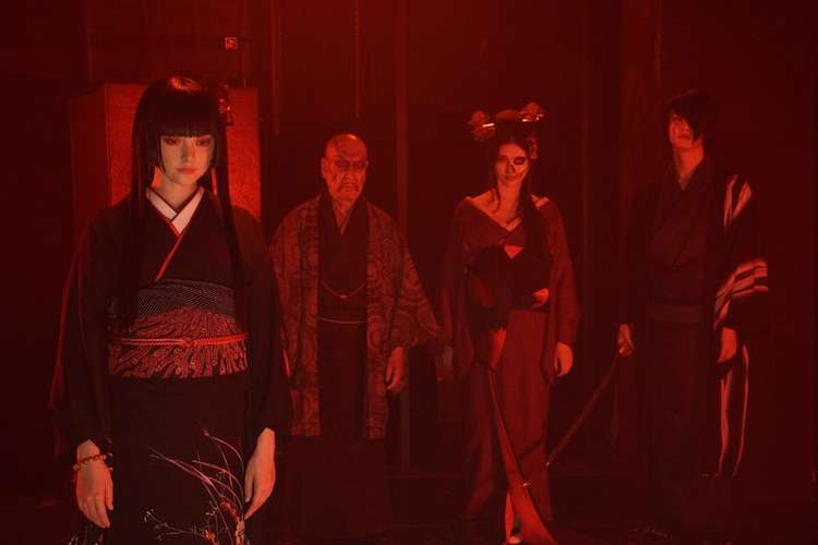 実写映画「地獄少女」閻魔あいに付き従う使い魔“三藁”が勢揃いした新規場面写真