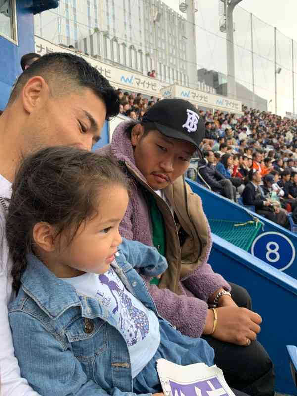 山田ローラ、稲垣啓太に“ツンデレ”な長女　一緒に野球観戦も「そっと手だけを…」