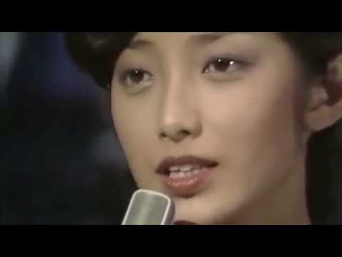 ♬秋桜　　山口百恵 - YouTube