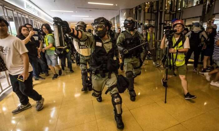 香港警察、デモ参加者らの暗号化ネットワークを検閲　個人特定の企み