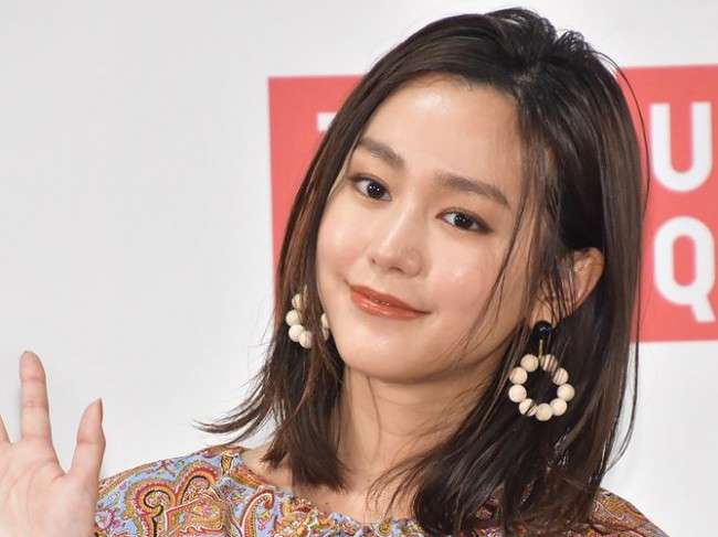 桐谷美玲、ポニテ＆へそ出し 