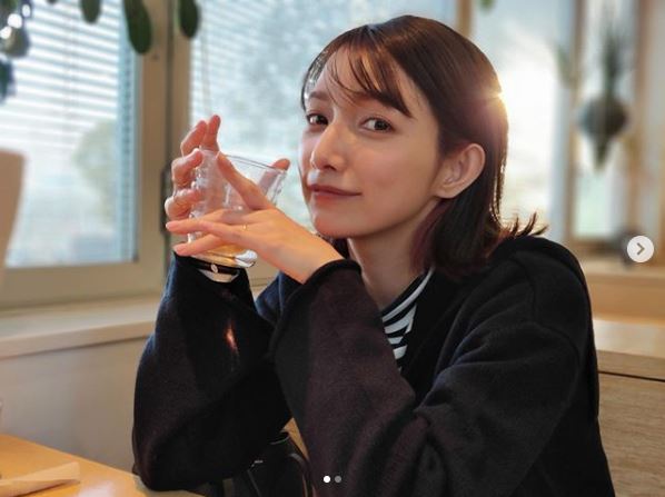       後藤真希、カフェでの“リラックスSHOT”公開に反響「満点の笑顔」「横顔綺麗」「最強に可愛い」｜E-TALENTBANK co.,ltd.  