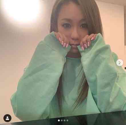       倖田來未、“こだわり”ネイル＆パステルカラーコーデに絶賛の声「可愛い」「手がめっちゃ綺麗」｜E-TALENTBANK co.,ltd.  