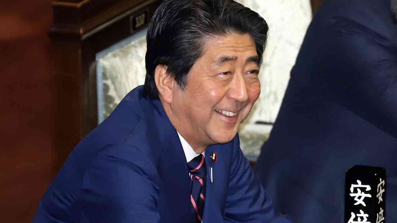 安倍首相の在任日数最長に、後押しした政治改革と「多弱野党」：日経ビジネス電子版