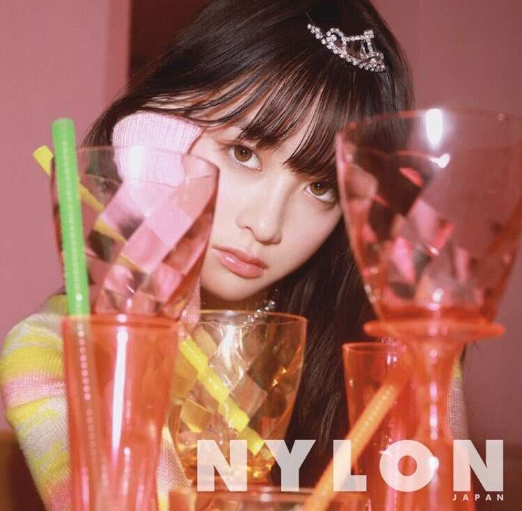 橋本環奈、茶髪&巻き髪の女子高生ルックがかわいすぎる!