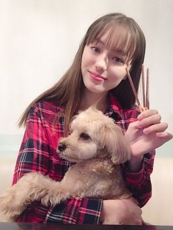 ネットを騒がす“奇跡の13歳”、ポッキー写真が「そのままCMになりそう」と話題