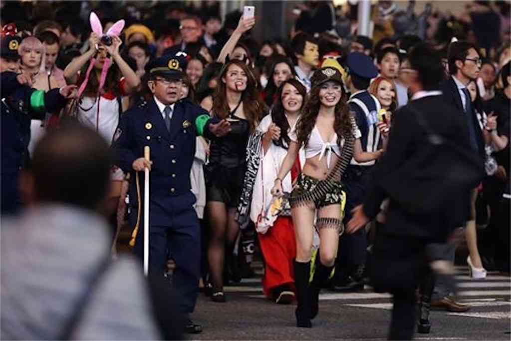 渋谷ハロウィーンで今年も逮捕者 痴漢と窃盗未遂容疑の少年2人