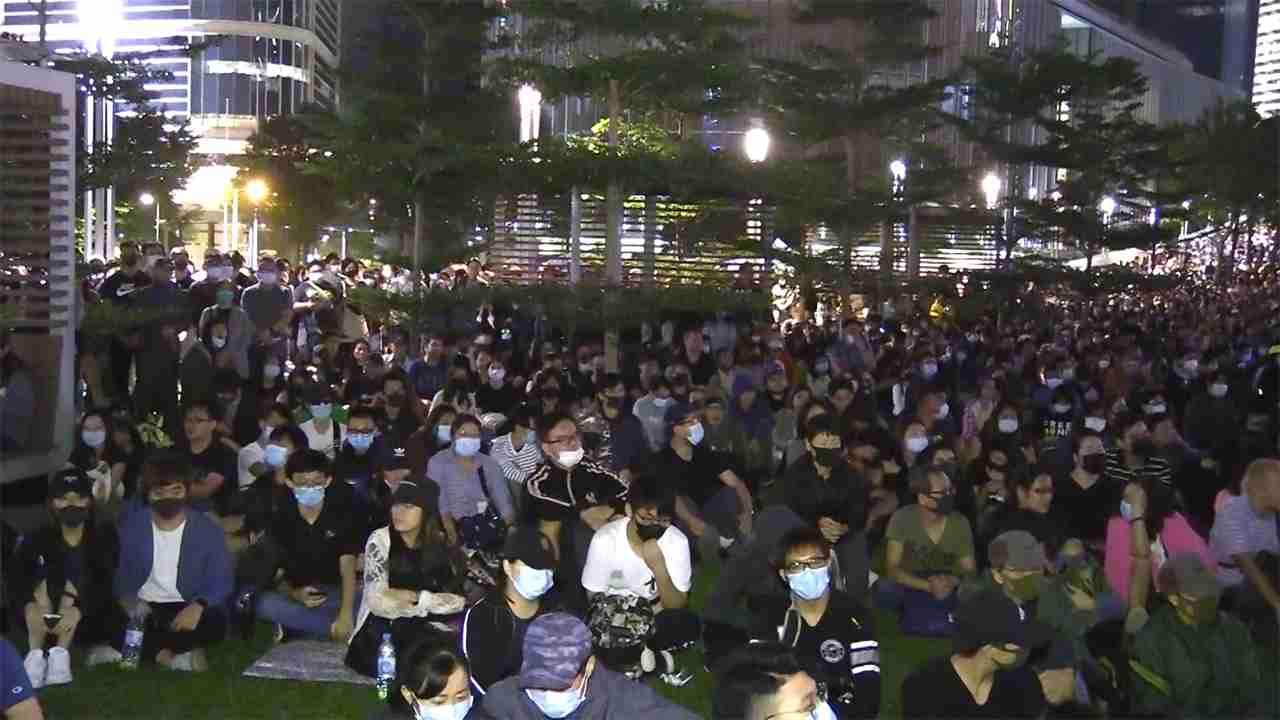 香港で大規模追悼集会　“香港人 あだを討て”抗議強まる（フジテレビ系（FNN）） - Yahoo!ニュース