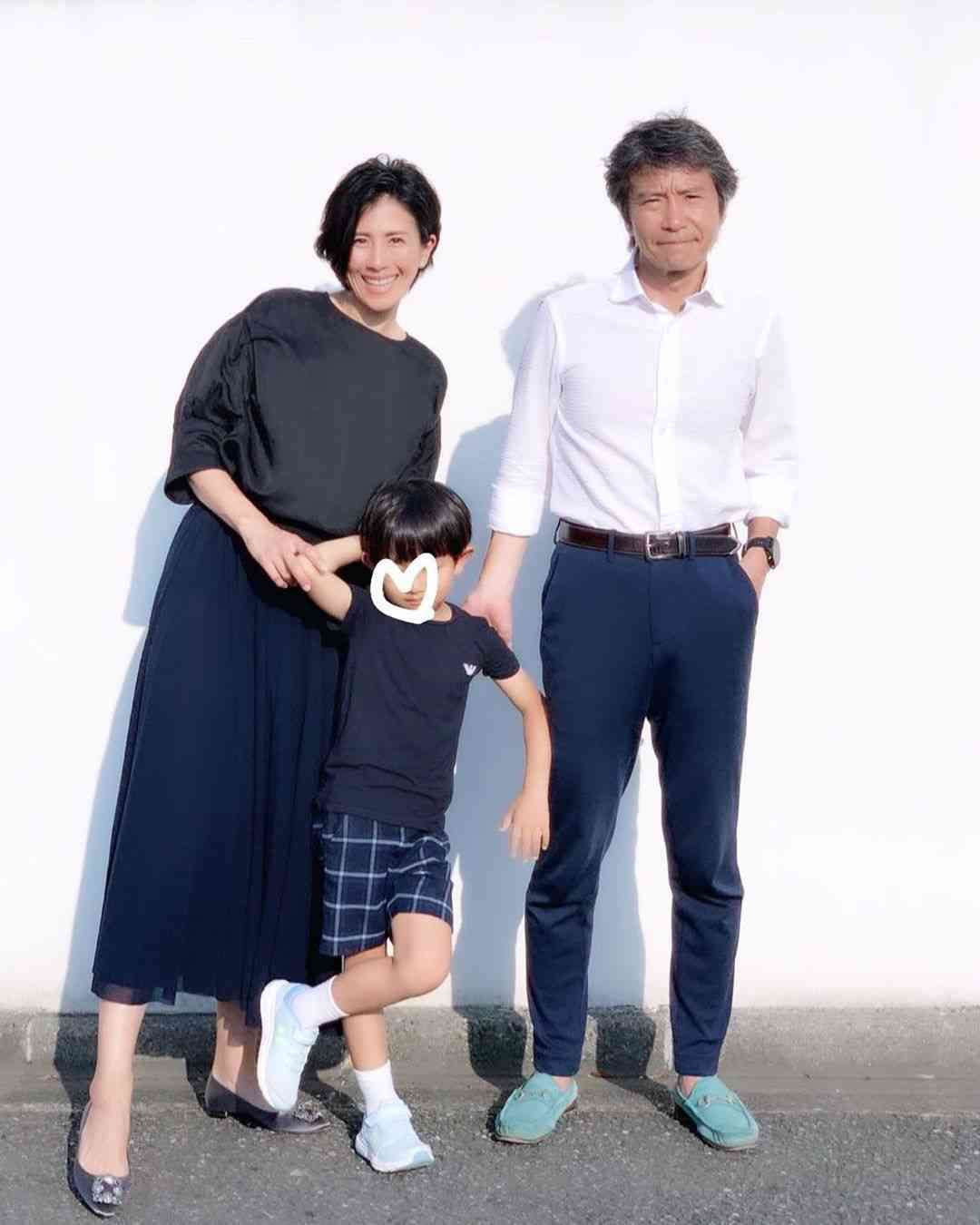 「こんなママのところに来てくれてありがとう」 長谷川理恵、結婚記念日に幸せかみしめ夫＆息子と家族3ショット