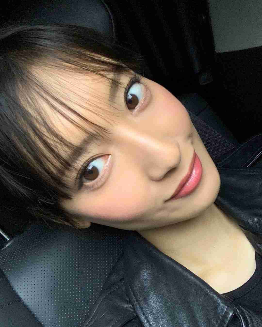 NANAO1028 on Instagram: “沙羅のメイクで使ってる物けっこう聞かれるので載せておきます✌️✌️ ベースは、カラースキンプライマー04コーラル。そしてアイゾーンコンシーラーでクマや目の下のアイラインのくすみ、他の気になるところをカバーして、仕上げにヌーディーカバーモイスチャーパクト！…”