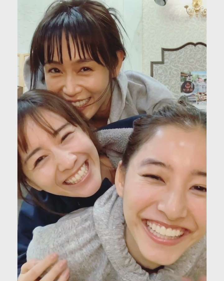 新木優子 on Instagram: “#モトカレマニア今日のオフショットは大好きなさやかさんとみなみさんと☺️今夜１０時から第４話ぜひ見てください☺️✨”