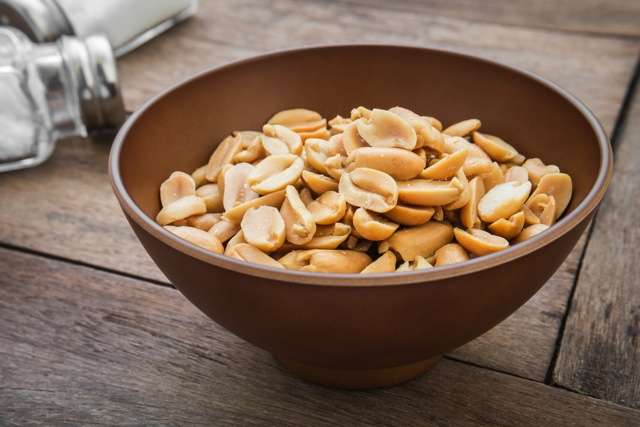 カロリーはどれくらい？「ピーナッツダイエット」の効果とやり方を知ろう - macaroni