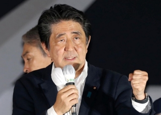 「桜を見る会」はギャラ飲みだった⁉　招待著名人への出演料支払い疑惑が浮上