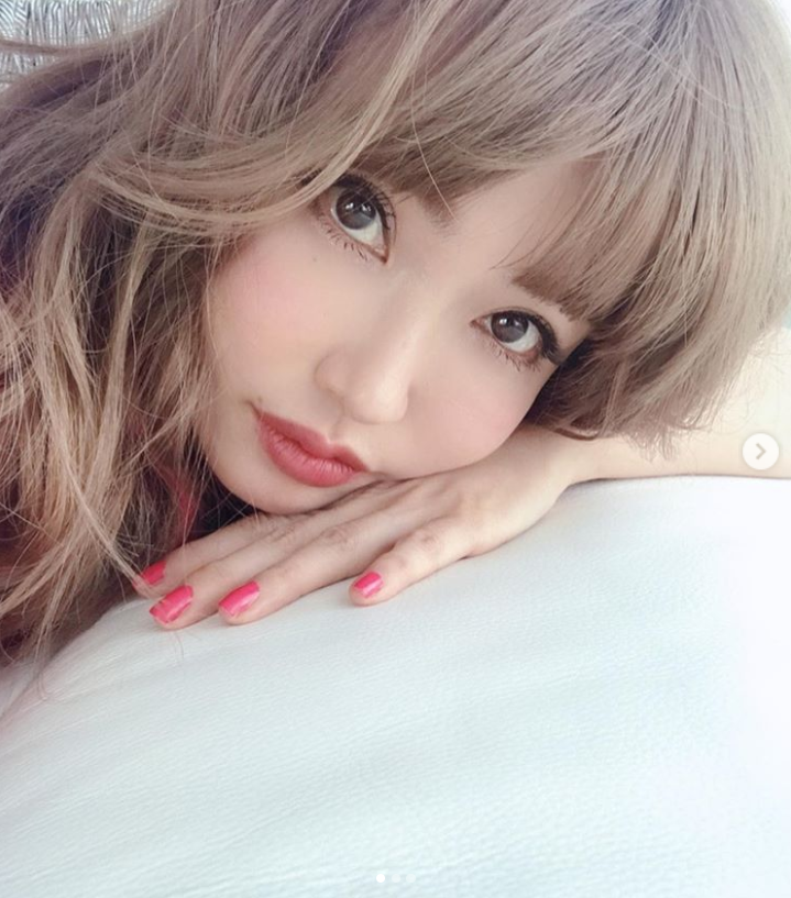 平子理沙、髪色変えた姿に「20代にしか見えない」