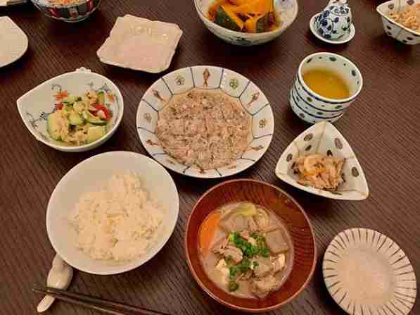       小倉優子、彩り豊かな“お家ご飯”公開に「料理上手でいいなぁ」「旦那様は幸せ者」の声｜E-TALENTBANK co.,ltd.  