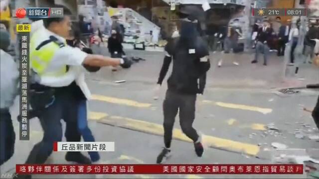 香港 警察がデモ参加者に発砲 1人けが 各地で混乱続く