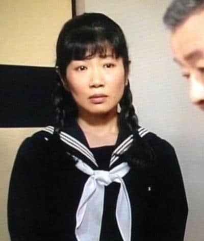 制服姿の女優