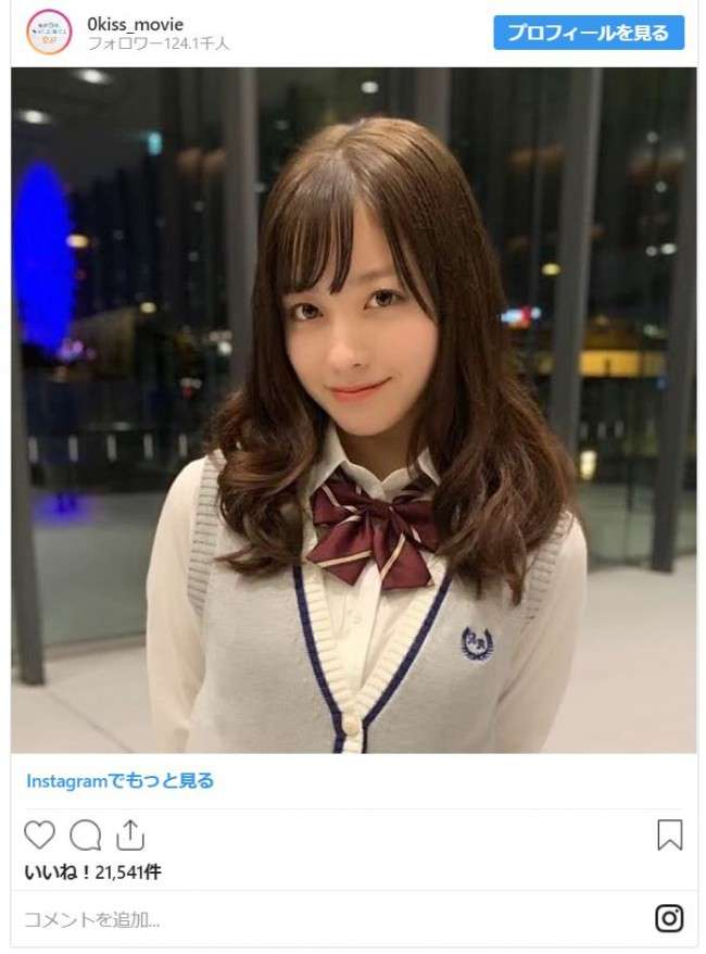 橋本環奈、茶髪&巻き髪の女子高生ルックがかわいすぎる!