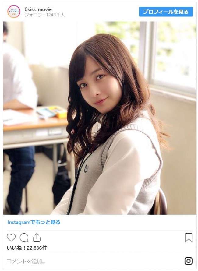 橋本環奈、茶髪&巻き髪の女子高生ルックがかわいすぎる!
