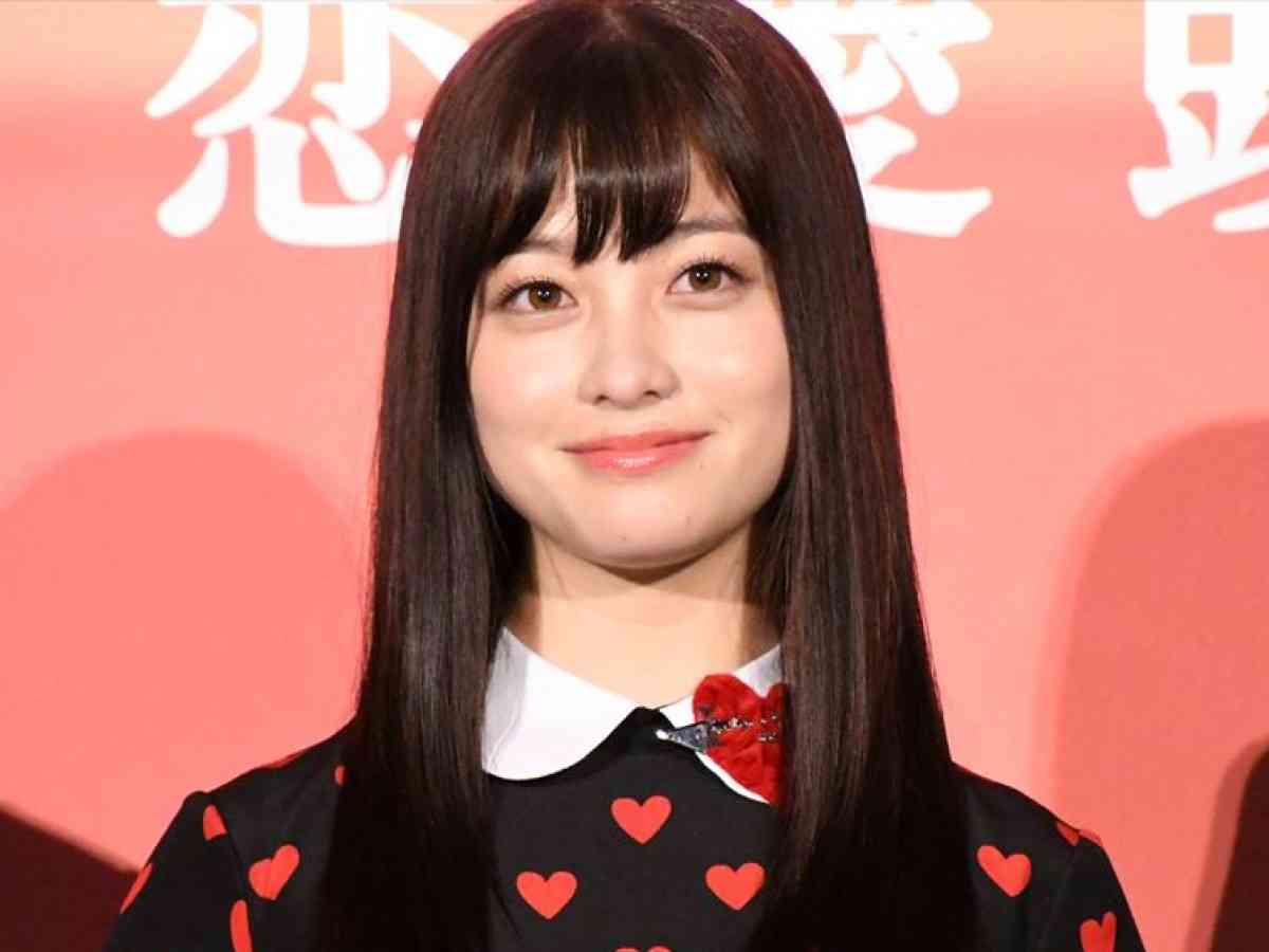 橋本環奈、茶髪＆巻き髪の女子高生ルックがかわいすぎる！ ／2019年11月24日 1ページ目 - エンタメ - ニュース - クランクイン！