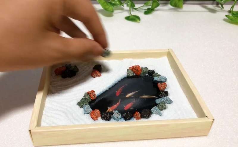 お菓子で作る枯山水が登場　砂ラムネに心のままに砂紋を描ける「DIY CANDY KIT」