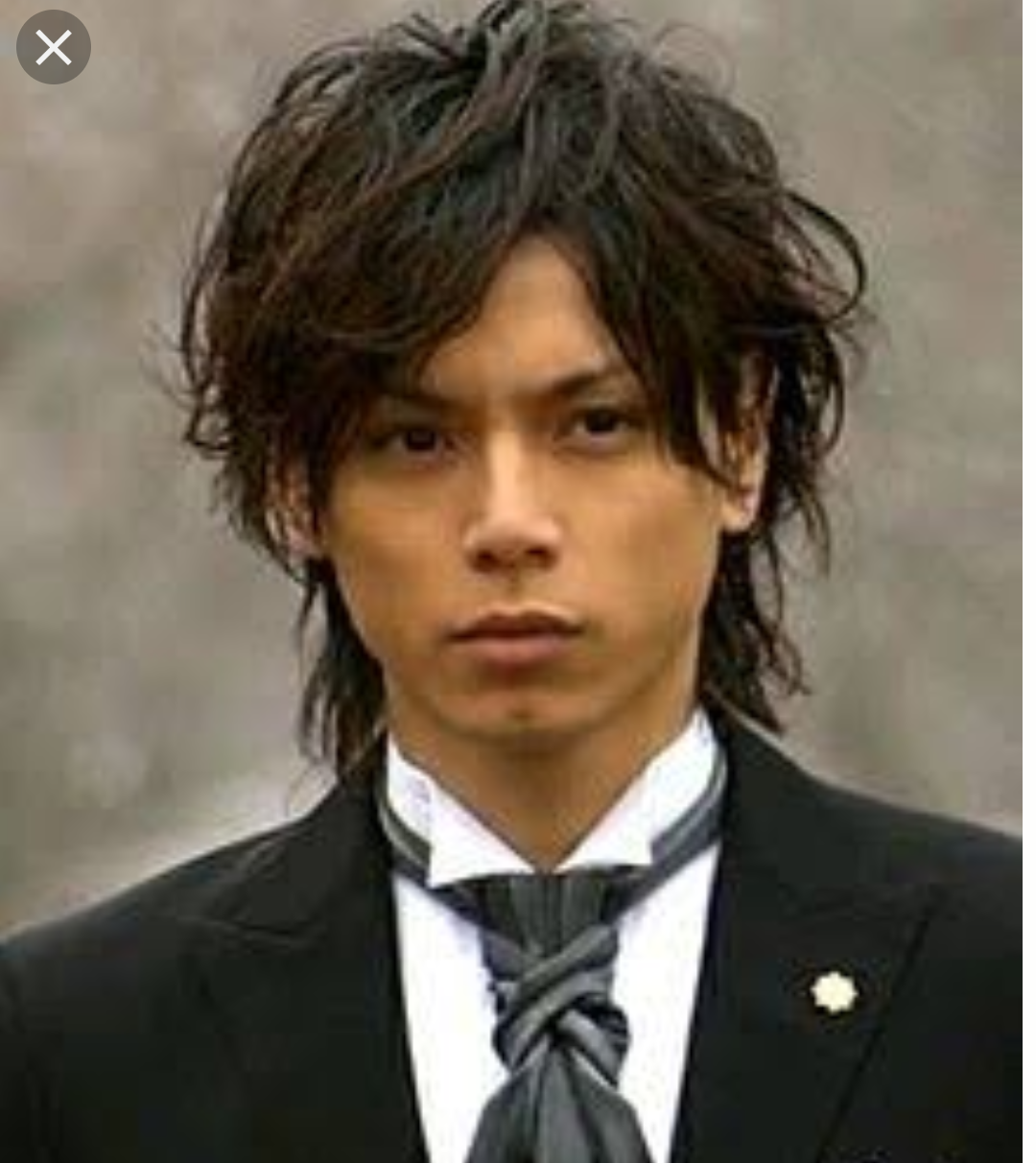 水嶋ヒロ、長女の“イタズラ”でオムツを被った姿を公開し反響「癒されます笑」「パパ最高！」