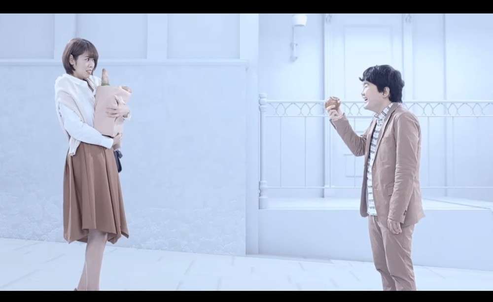 イケメンには笑顔、ブサイク男には怯える表情　新CMに「シンプルに差別だろ」 : J-CASTニュース