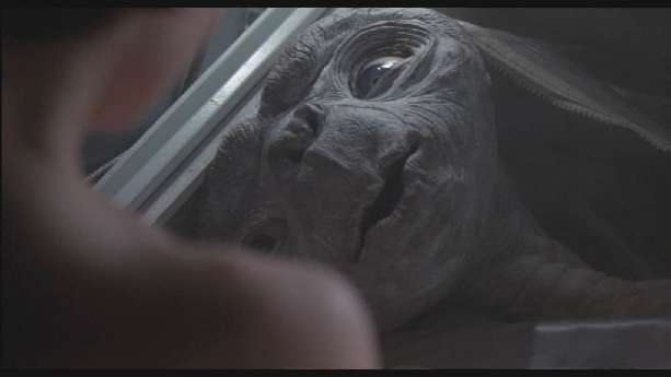 E.T.とエリオット少年が37年ぶりに再会!感動的な