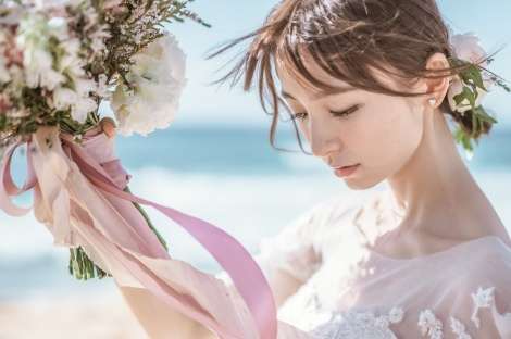 ハワイ挙式の篠田麻里子 “花嫁姿”公開 現地では安産祈願も「大満足」