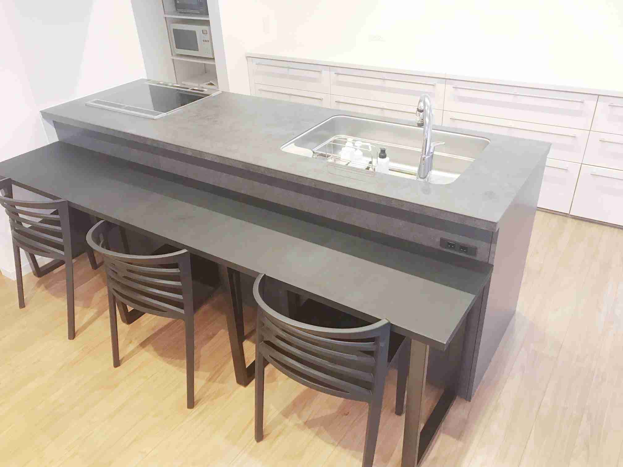 ダイニングテーブル、チェア迷子