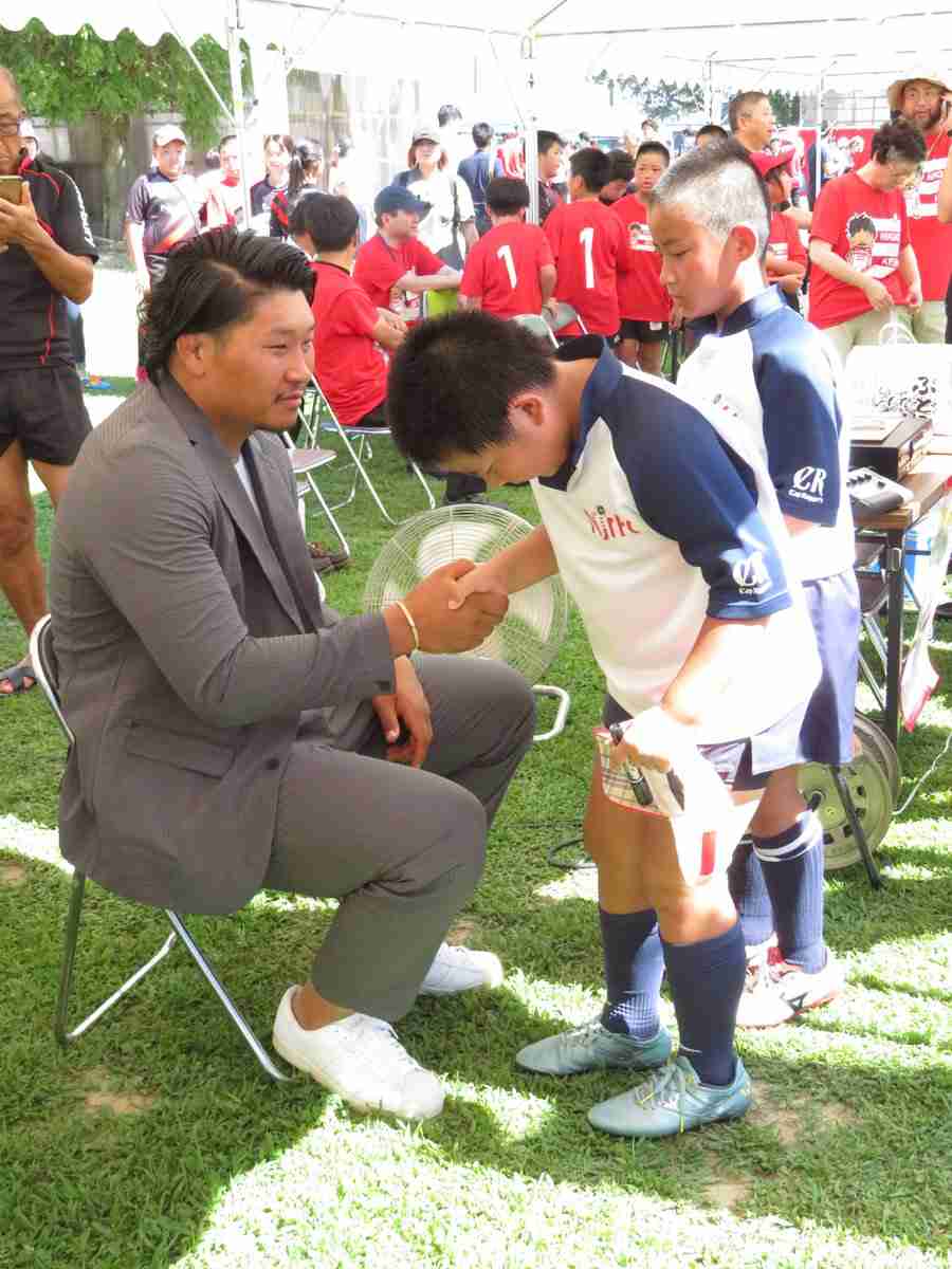 山田ローラ、稲垣啓太に“ツンデレ”な長女　一緒に野球観戦も「そっと手だけを…」