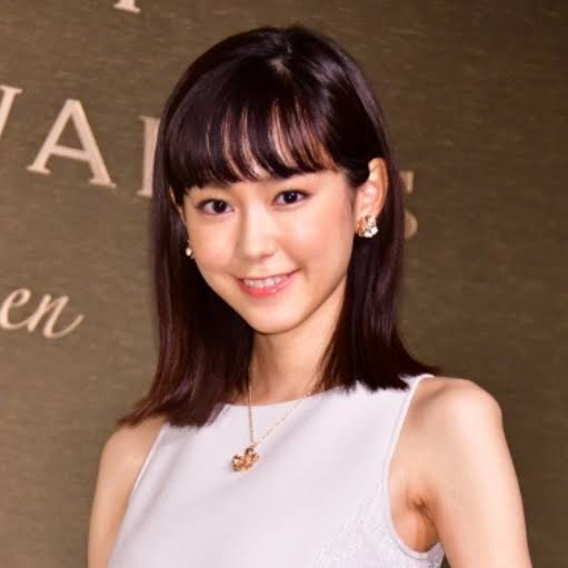 桐谷美玲、ポニテ＆へそ出し 
