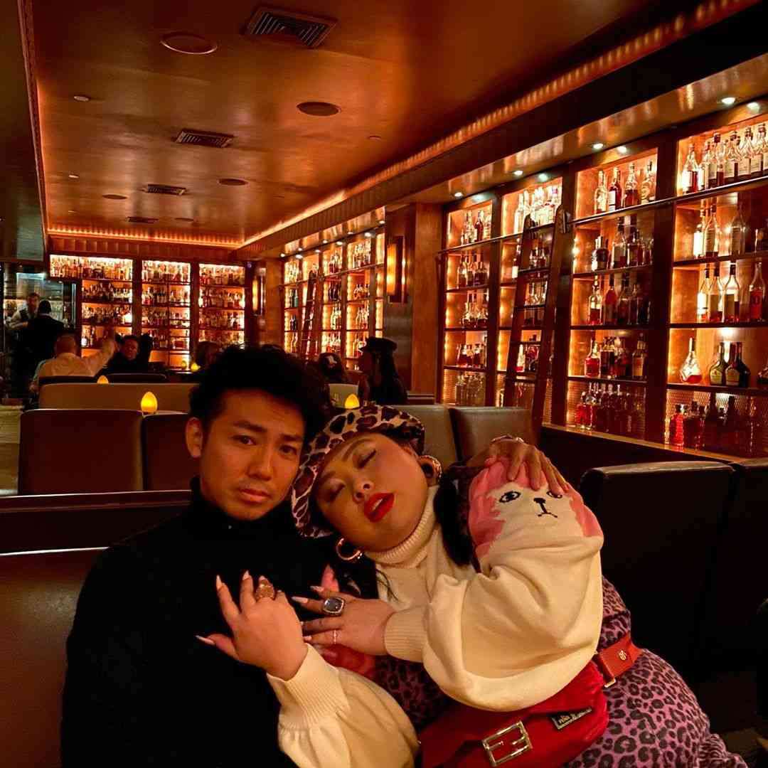 渡辺直美、ピース綾部祐二とNYで“密会”2ショットが反響「お似合い」「まさかの…」