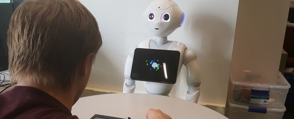 人は例え相手がロボットでも侮辱されると腹が立つし傷つくことが判明