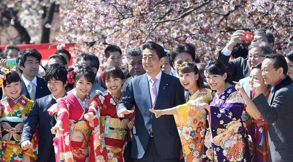 安倍首相が代表の選挙区支部 「桜を見る会」に旅費支出の疑い