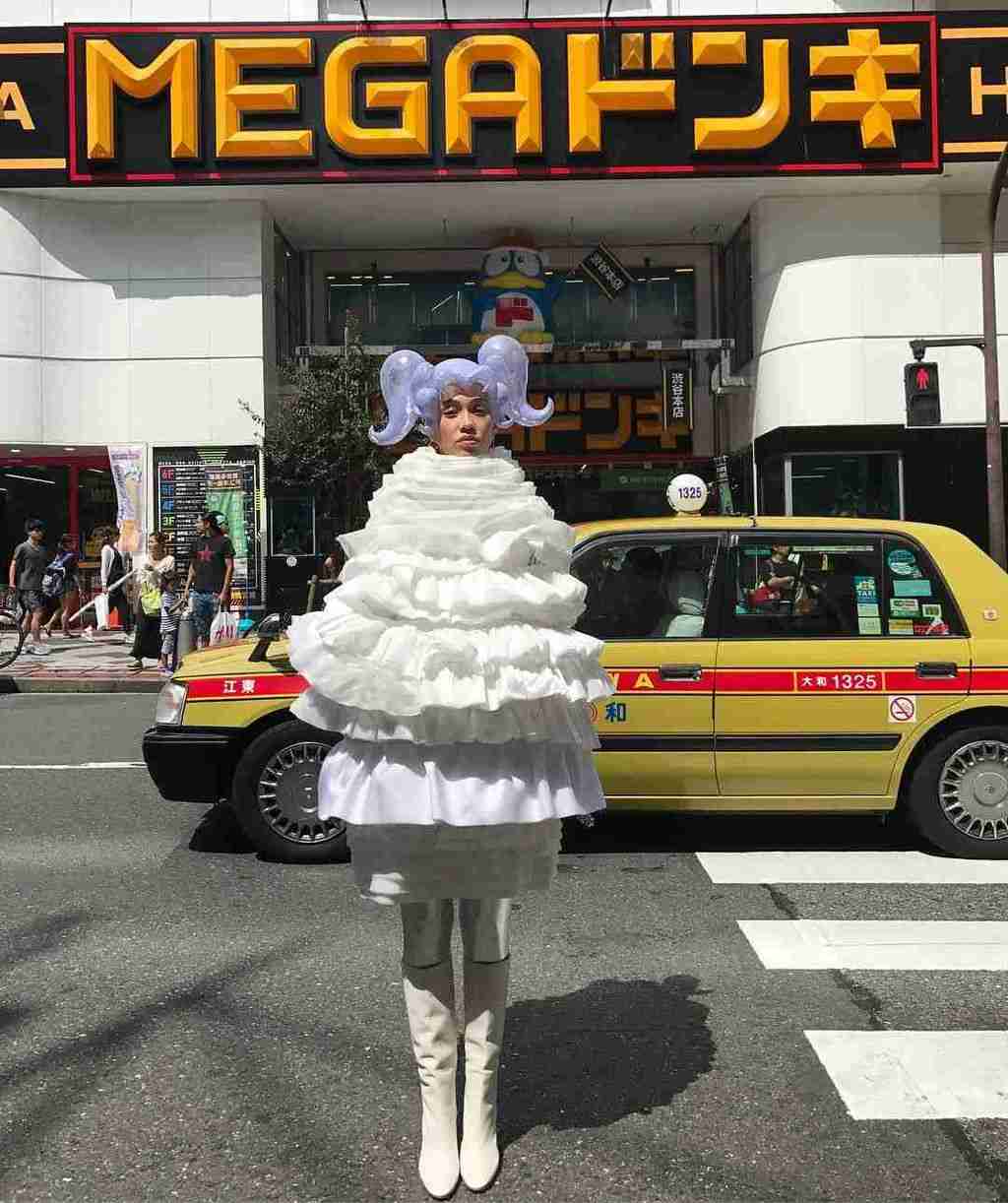 水原希子、美脚あらわ＆髪の毛が手足に絡まるモノクロショットに反響「なにしてもかっこいい」
