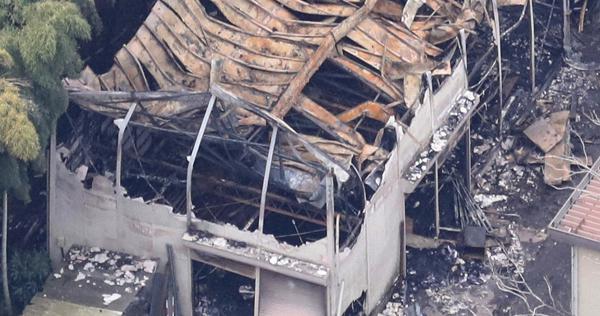 明治神宮の倉庫全焼、放火容疑で男逮捕　「ライターで火つけた」容疑認める - 毎日新聞