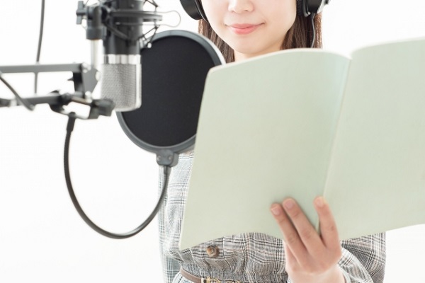 アイドルアニメ出演の女性声優が膝の故障で役を卒業　ネットでは「声優にいろいろ求め過ぎ」という声相次ぐ | キャリコネニュース