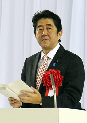 「桜を見る会」はギャラ飲みだった⁉　招待著名人への出演料支払い疑惑が浮上
