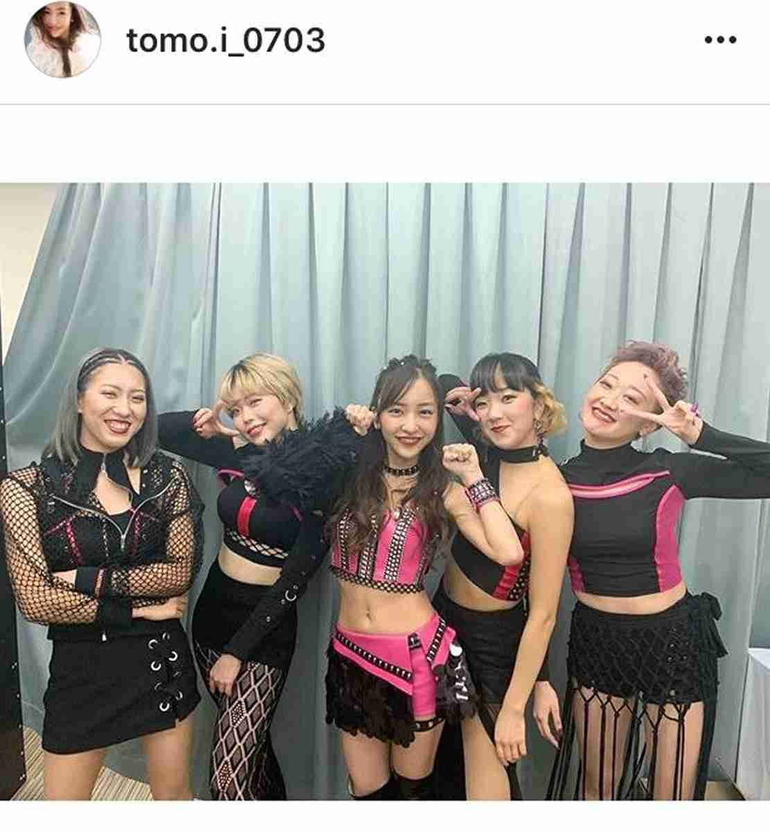 板野友美、へそ出し衣装で美くびれ披露「スタイル抜群」「腹筋綺麗」と称賛の声 : スポーツ報知