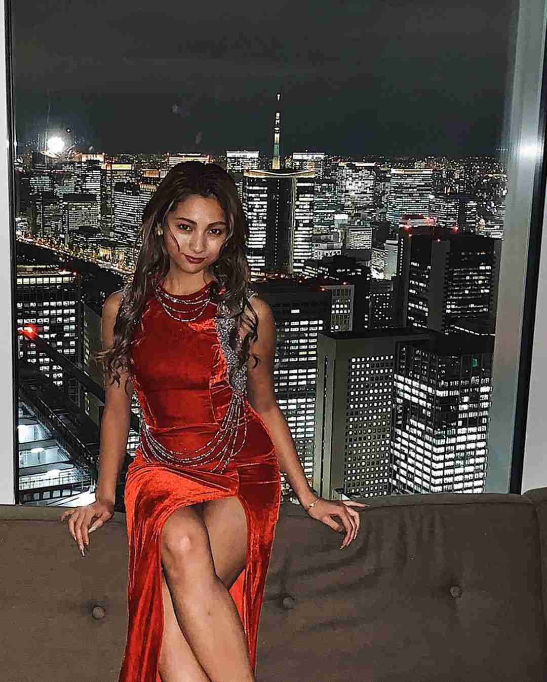 ゆきぽよ、真紅のロングドレス姿を公開「綺麗すぎる」「妖艶」とファンうっとり