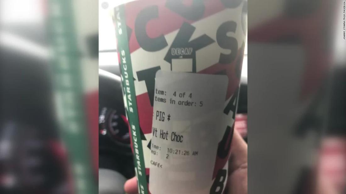 スタバでコーヒー注文の警官、「ブタ」と印字のカップ受け取る 米